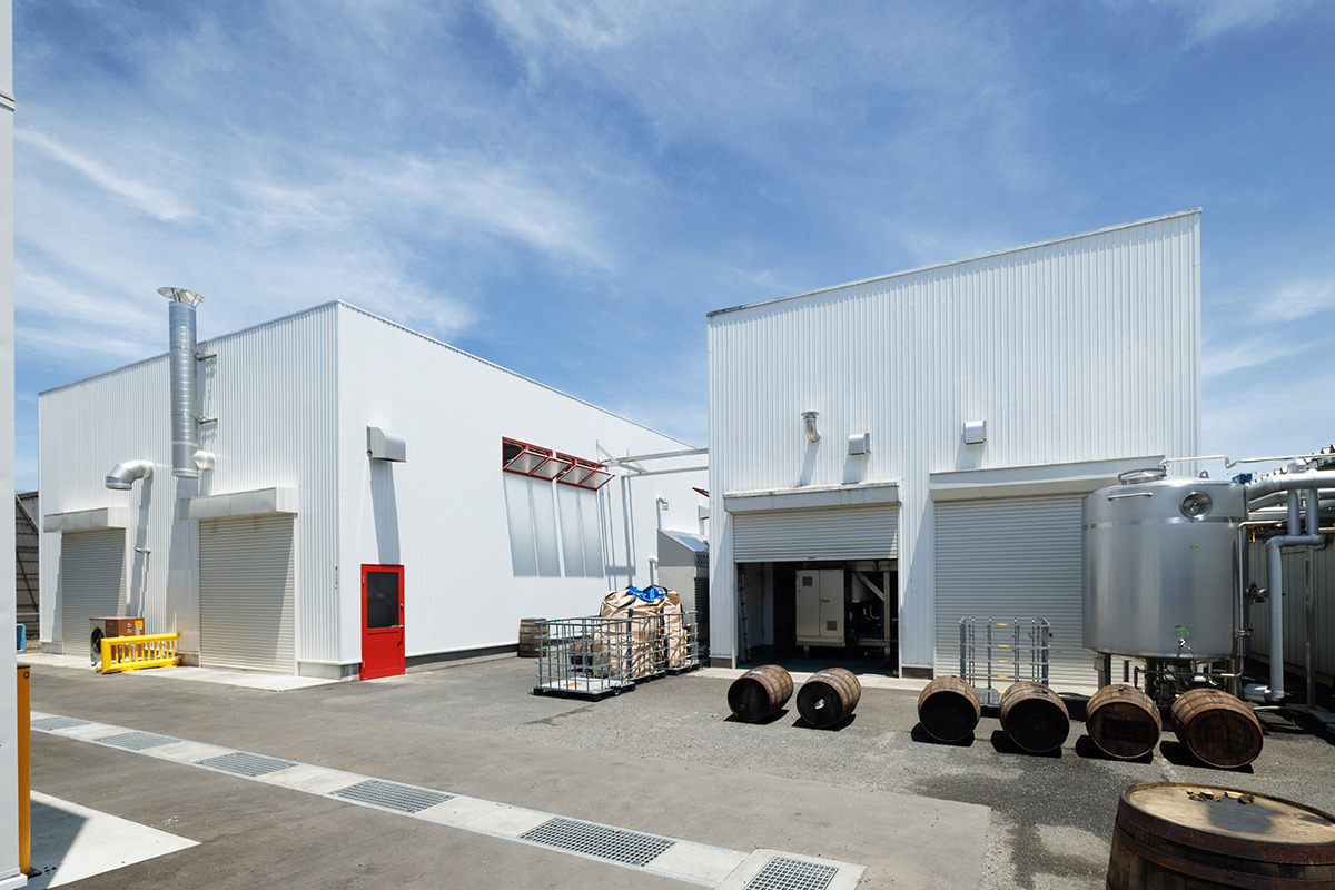 かつては、はんこの倉庫だった場所にウイスキー工場が数棟建てられている。