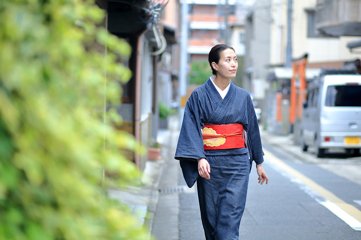 近所を歩いていると、年配の女性から「かわいいおべべ着て」と声をかけられた