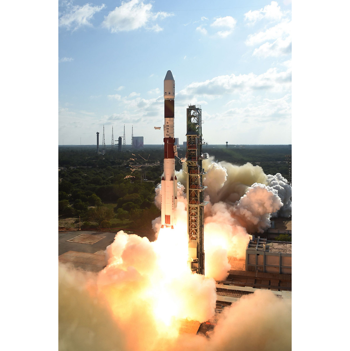 画像:インドの宇宙センターから打ち上げられた初号機「イザナギ」(提供:ISRO)
