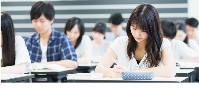 大学で情報系の講義や就職活動等を指導される先生方