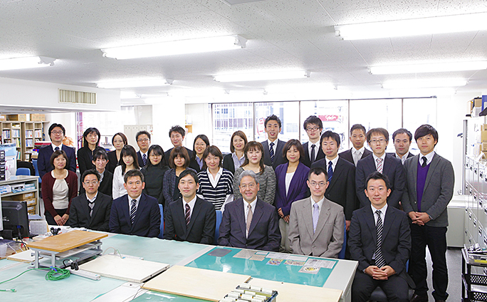 オフィスでの集合写真