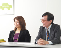 イーデザイン損害保険取締役吉信英俊さん（右）と、アシスタントマネージャーの大西陽子さん（左）