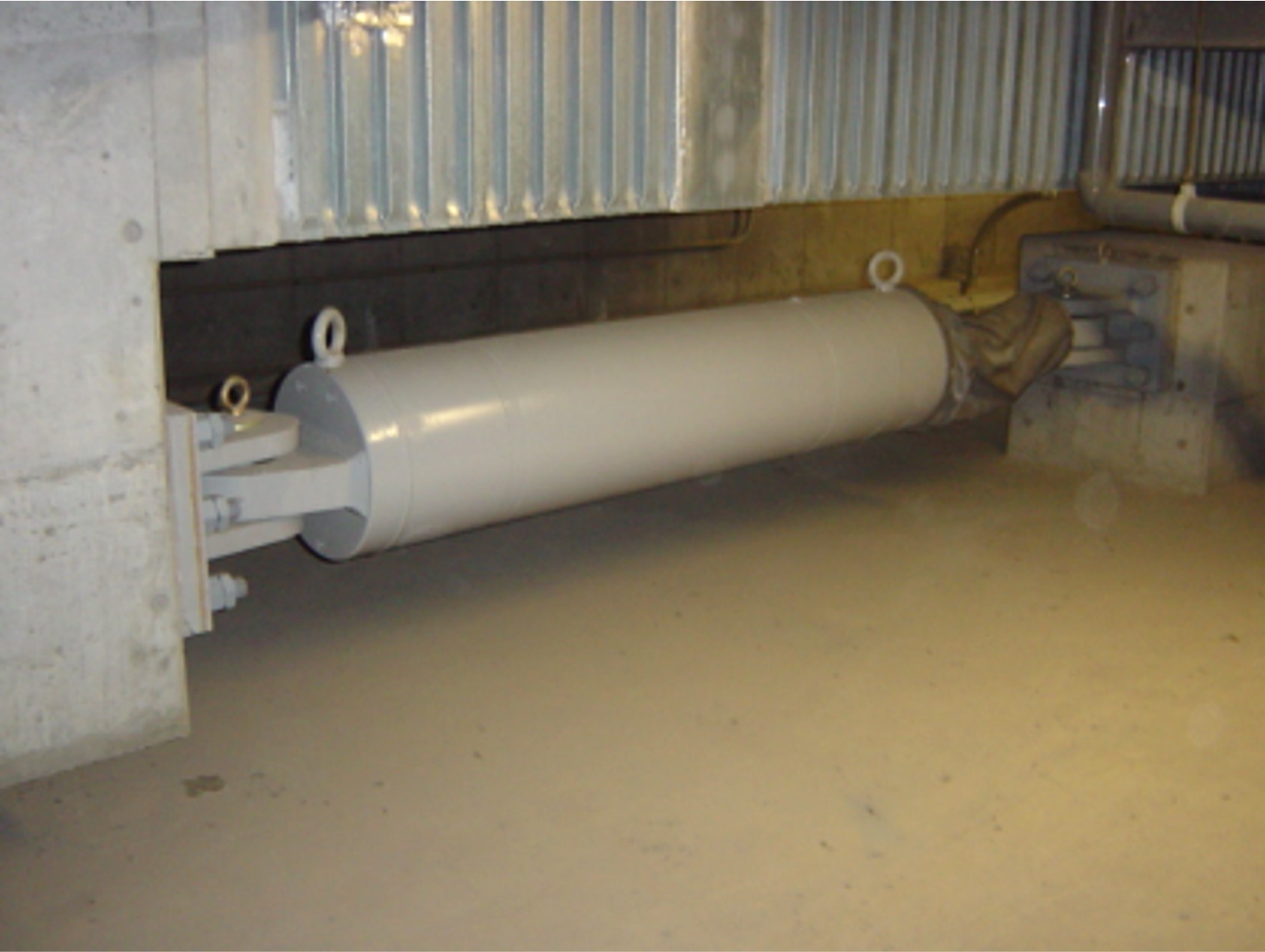 Seismic isolation structured building that could withstand large scale earthquakes